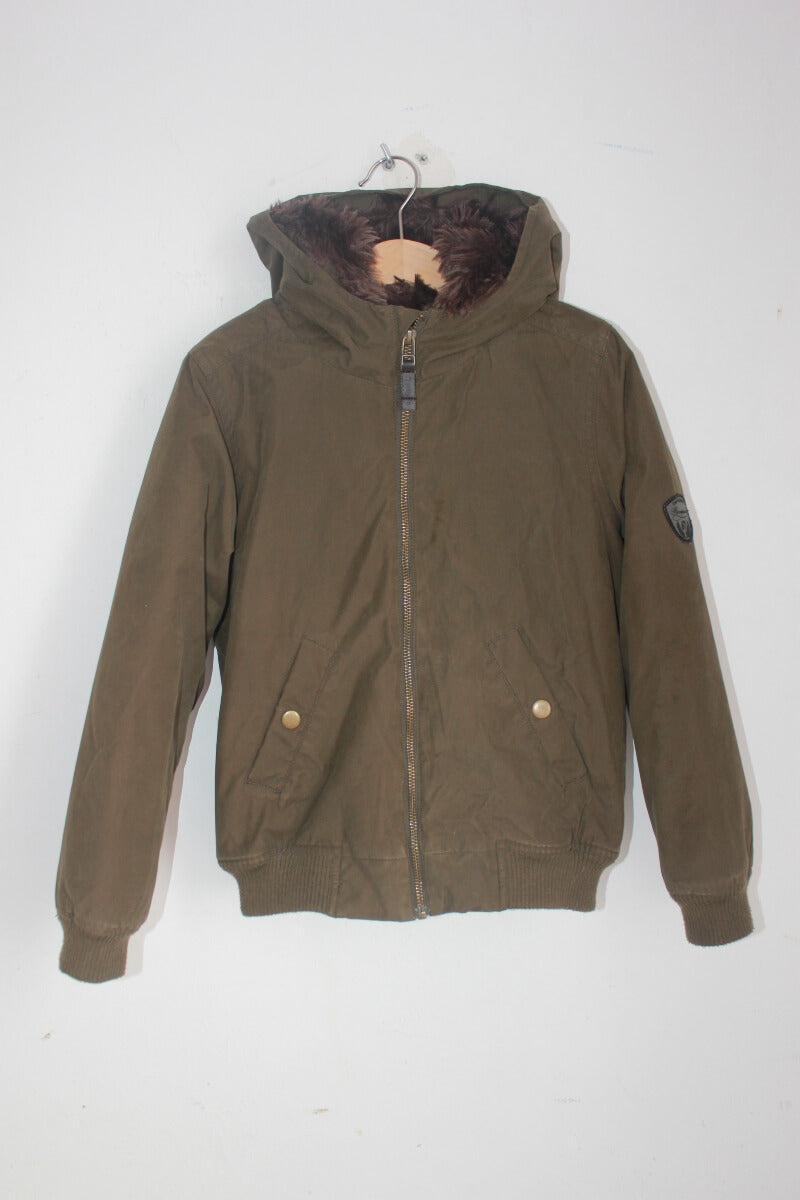 tweedehands unisex legergroene jas met capuchon en nepbont voering van bonpoint in maat 122-128