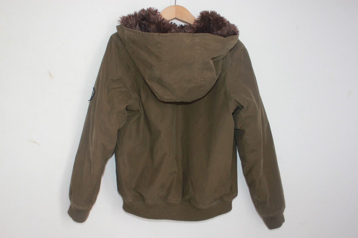 tweedehands unisex legergroene jas met capuchon en nepbont voering van bonpoint in maat 122-128