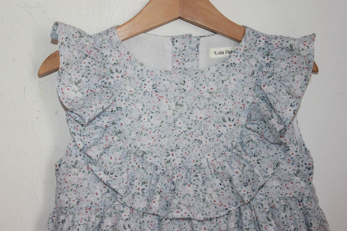 tweedehands zomerse mouwloze gebloemde jurk in multicolour met volant in maat 128 van lola palacios