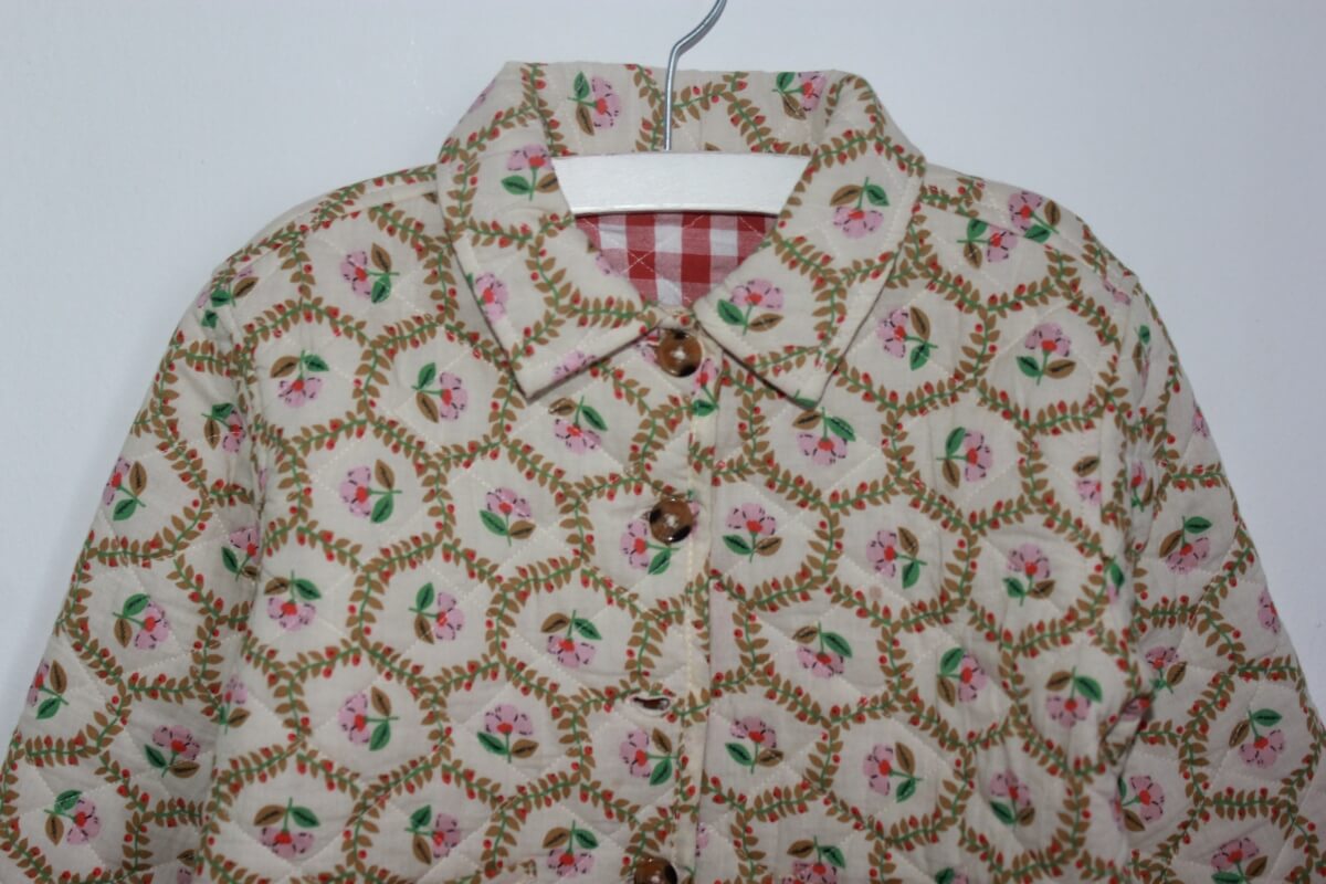tweedehands katoenen gebloemd jasje in multicolour. voor het tussenseizoen, van monoprix in maat 98 voor een meisje