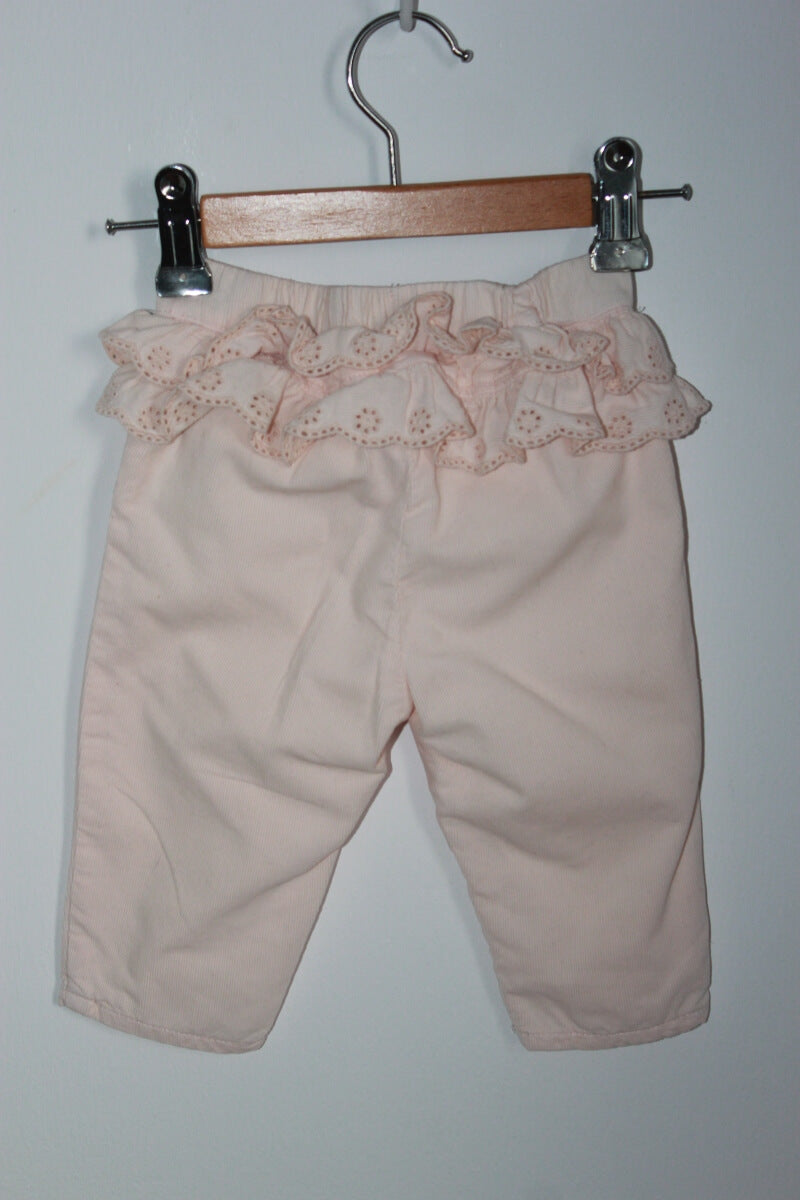 preloved katoenen lichtroze corduroy lange broek met volants van carrément beau in maat 68 voor een baby meisje
