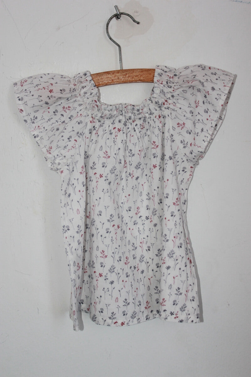 tweedehands katoenen zomerse gebloemde blouse in multicolour met korte volantmouwen in maat 116 van louis et victorie