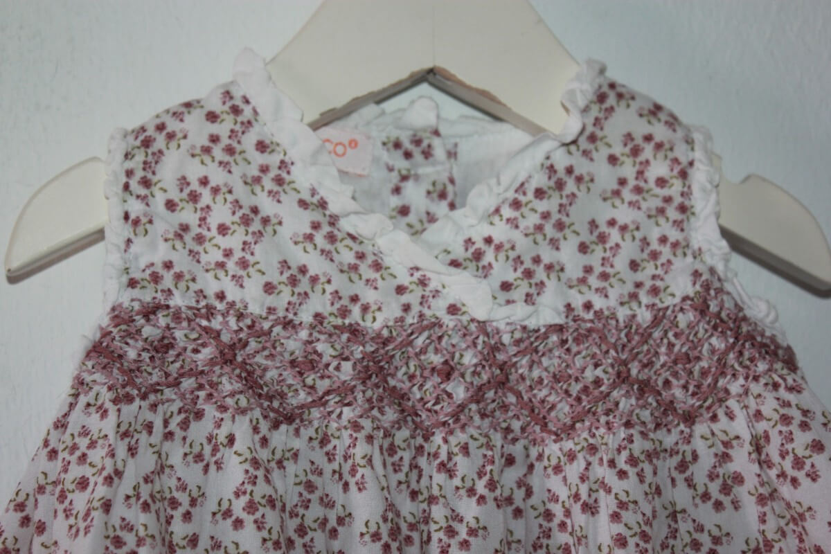 tweedehands-gebloemd-gesmokt-zomers-mouwloos-jurkje-met-bloomer-maat-62-baby-meisje-gocco