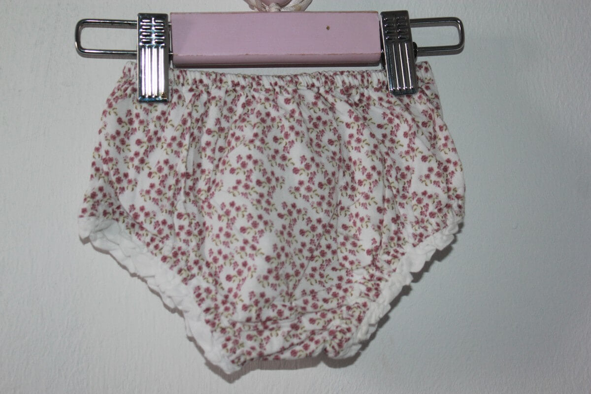 tweedehands-gebloemd-gesmokt-zomers-mouwloos-jurkje-met-bloomer-maat-62-baby-meisje-gocco
