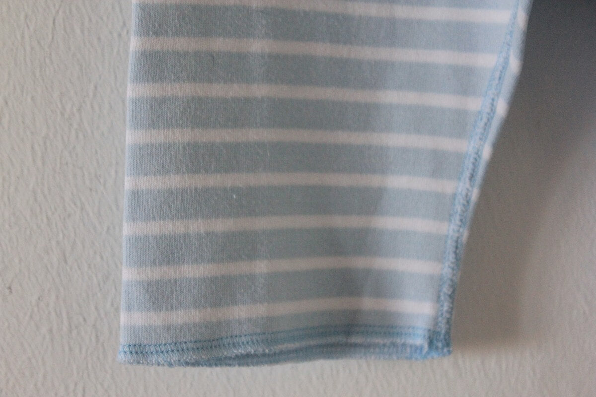 tweedehands-lichtblauw-wit-gestreepte-lange-broek-maat-68-baby-unisex-petit-bateau