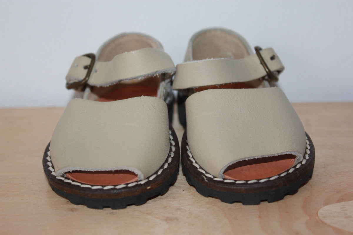 beige-leren-sandalen-menorquinas-maat-18-baby-castell