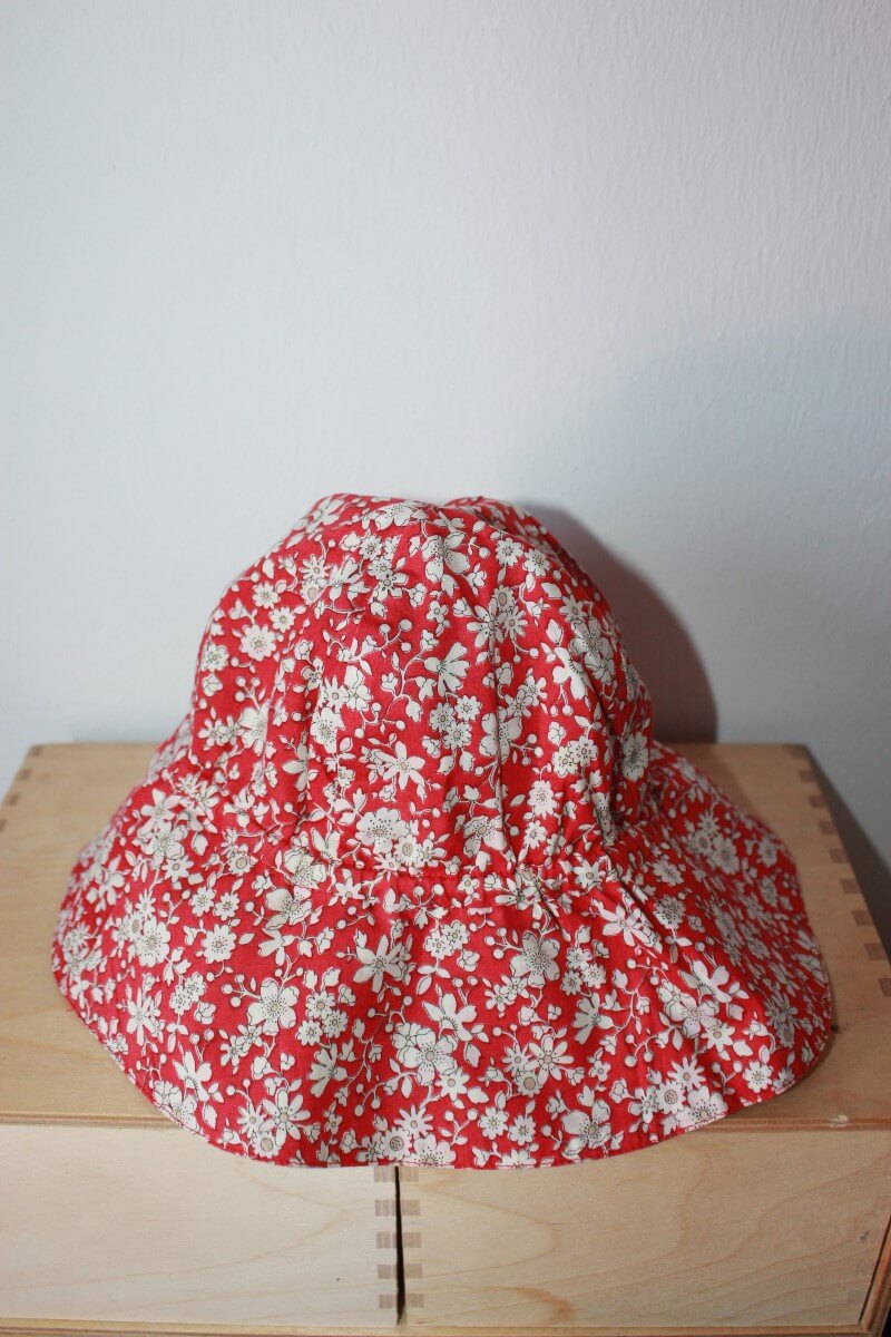 tweedehands-liberty-broekje-zonnehoedje-maat-68-baby-meisje-bonton