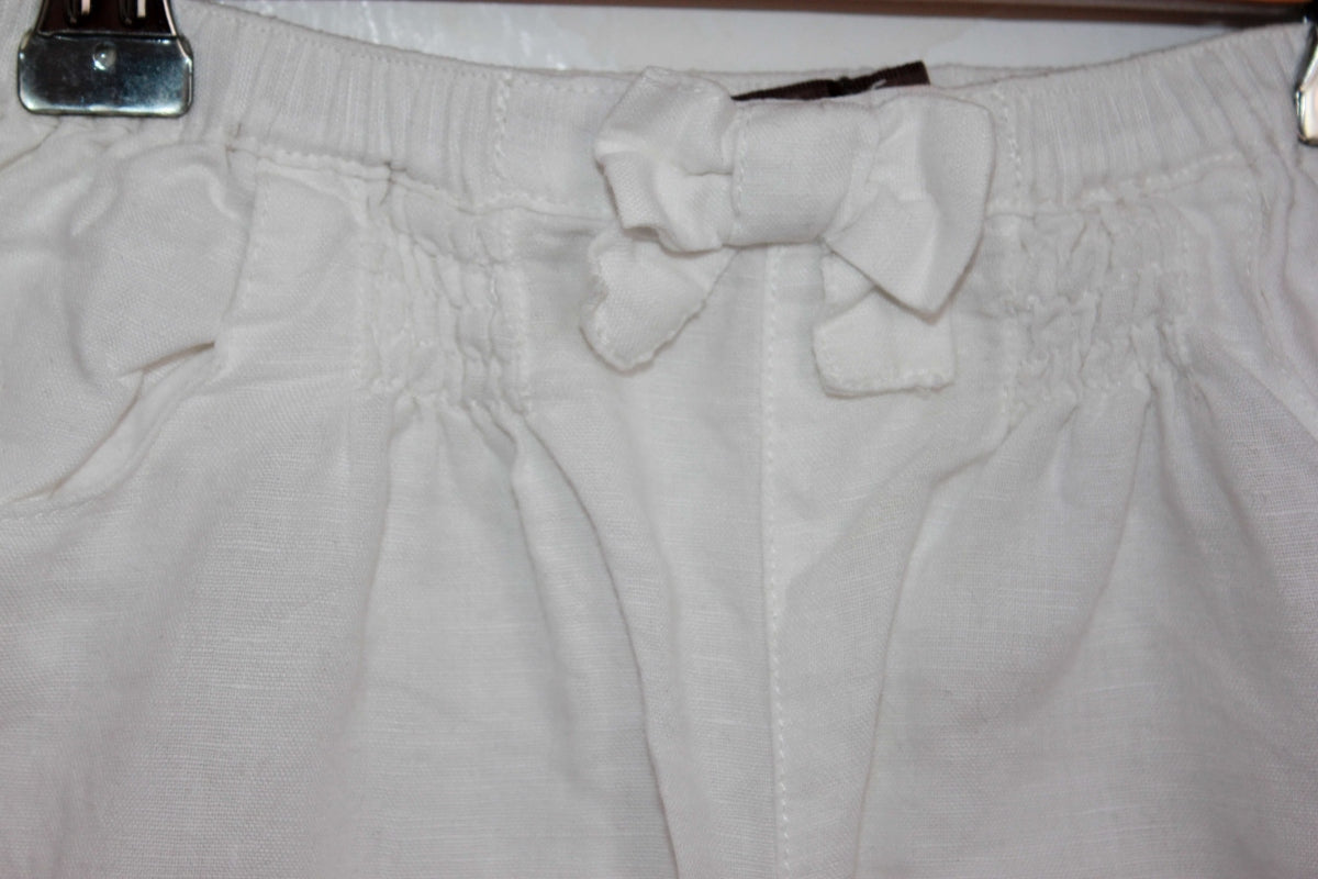 tweedehands zomerse witte korte broek in maat 86 voor een baby meisje van bout´chou