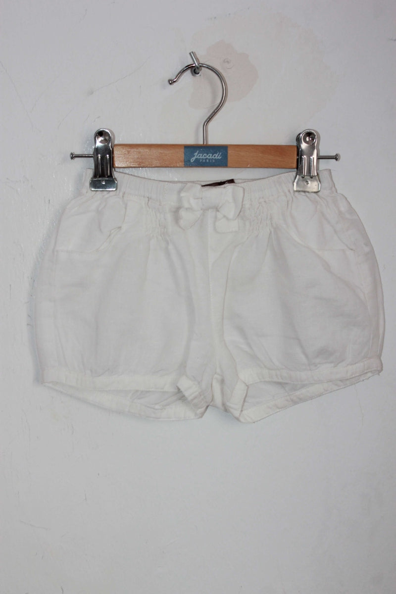 tweedehands zomerse witte korte broek in maat 86 voor een baby meisje van bout´chou
