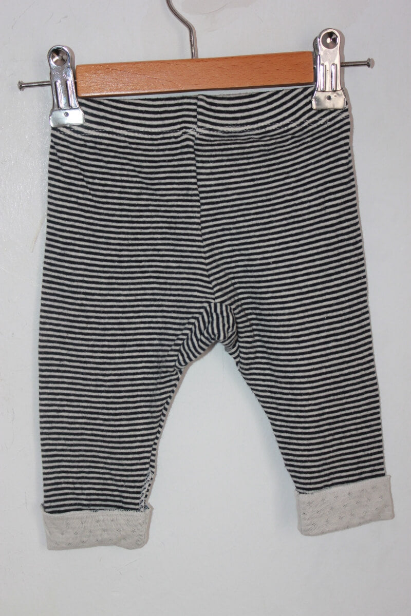 tweedehands unisex katoenen donkerblauw met creme gestreepte lange broek in maat 62 van petit bateau