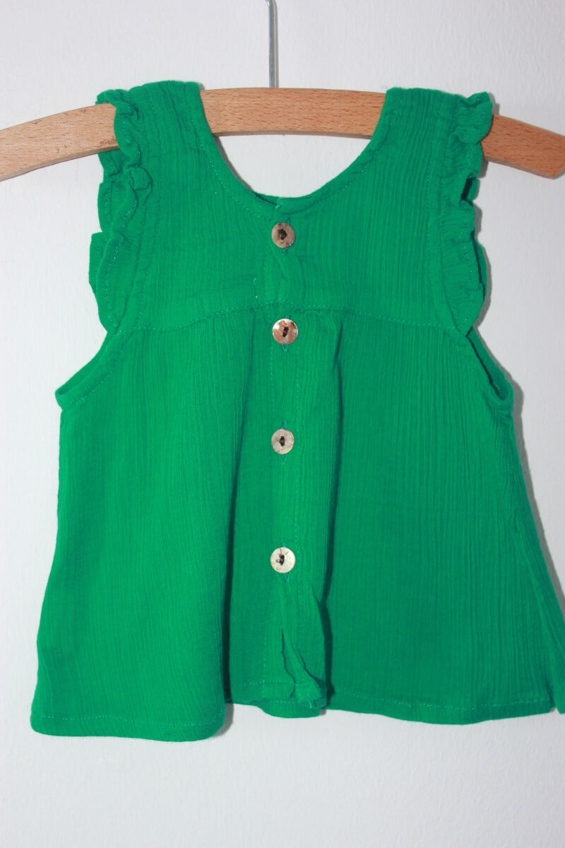 preloved katoenen zomerse groene mouwloze blouse van wowo paris in maat 62 voor een baby meisje