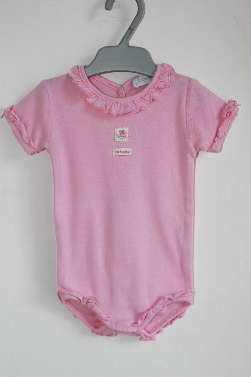 tweedehands katoenen roze romper met korte mouwen en een volantkraagje, van jacadi in maat 68