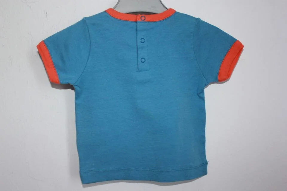 tweedehands katoenen blauw, oranje en wit t-shirt met korte mouwen en een walvis van petit bateau in maat 68 voor een baby jongen