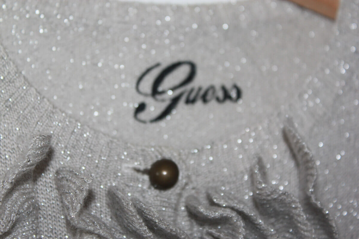 tweedehands-zilverkleurig-vest-volants-maat-152-meisje-guess