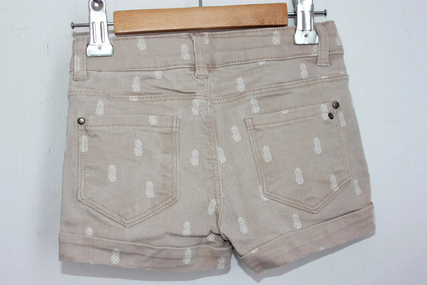 tweedehands-beige-short-ananas-print-maat-92-monoprix