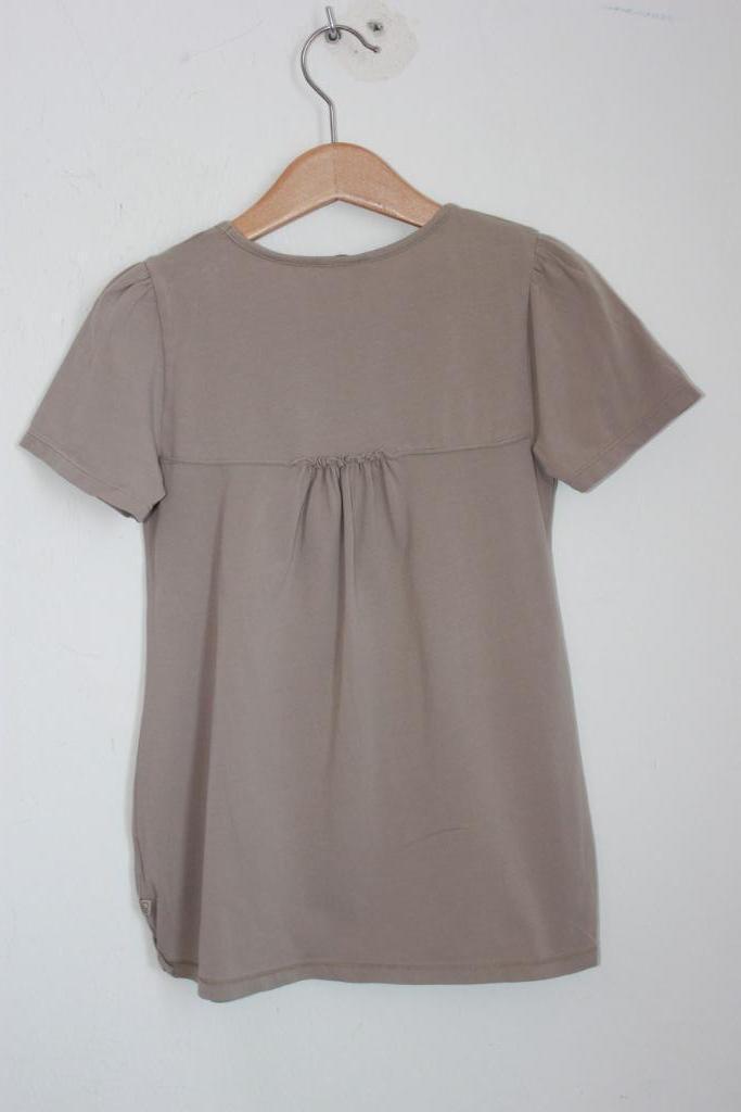 beige-shirtje-korte-mouwen-maat-128-paperuga