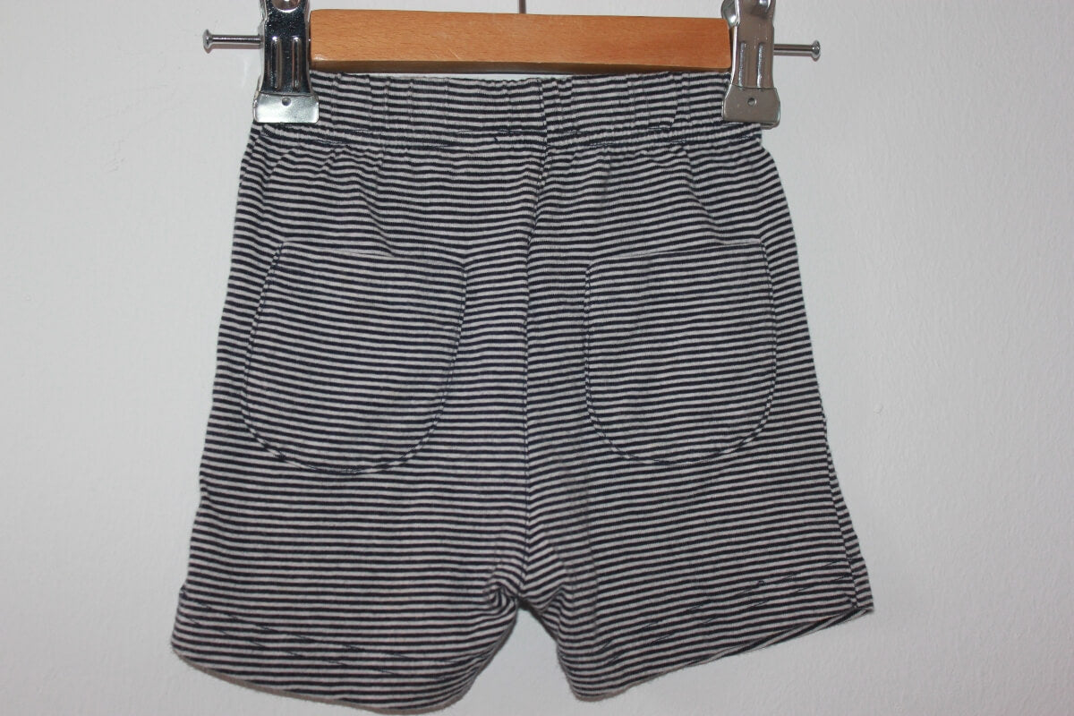 tweedehands-donkerblauw-wit-gestreepte-korte-broek-maat-62-petit-bateau