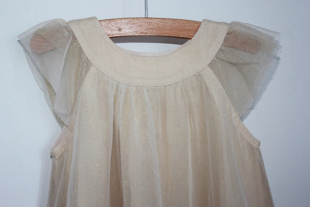tweedehands-creme-feestelijke-jurk-korte-mouwen-zachte-tule-gouden-glittertje-maat-86-baby-meisje-boutchou