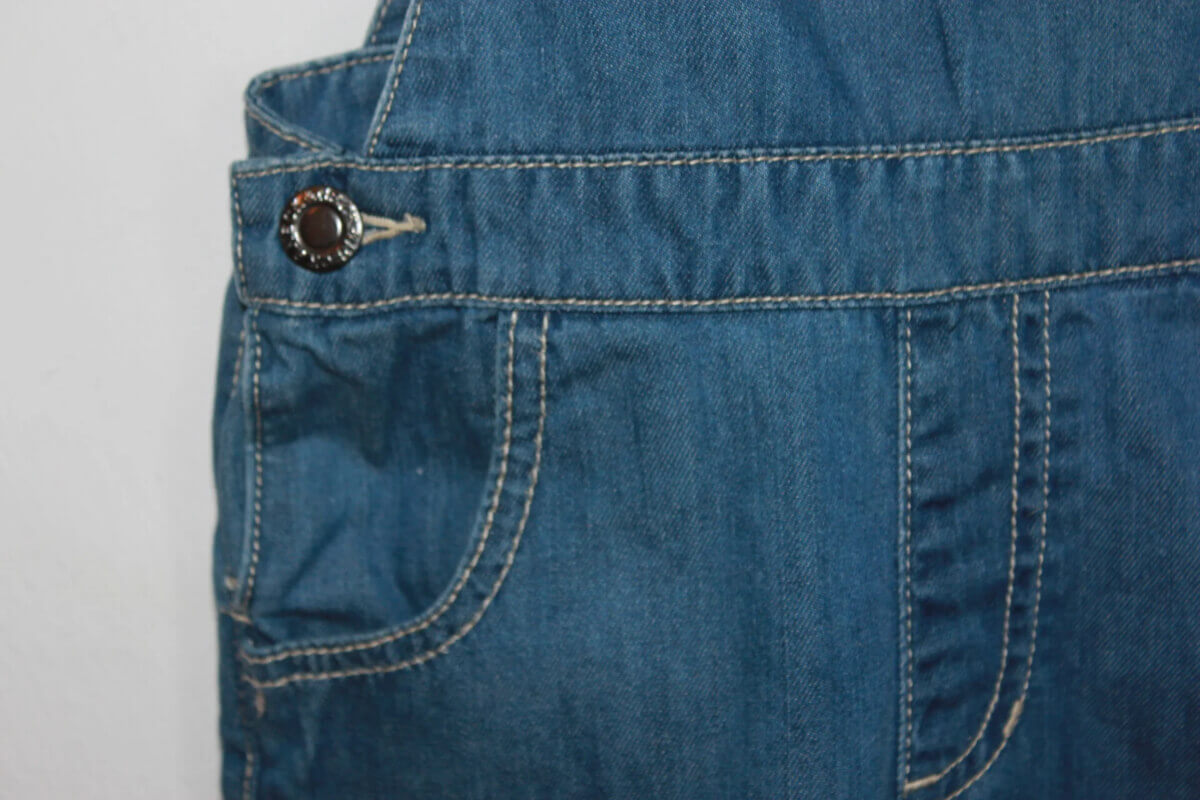 tweedehands-korte-blauwe-denim-salopette-neck-neck-maat-92