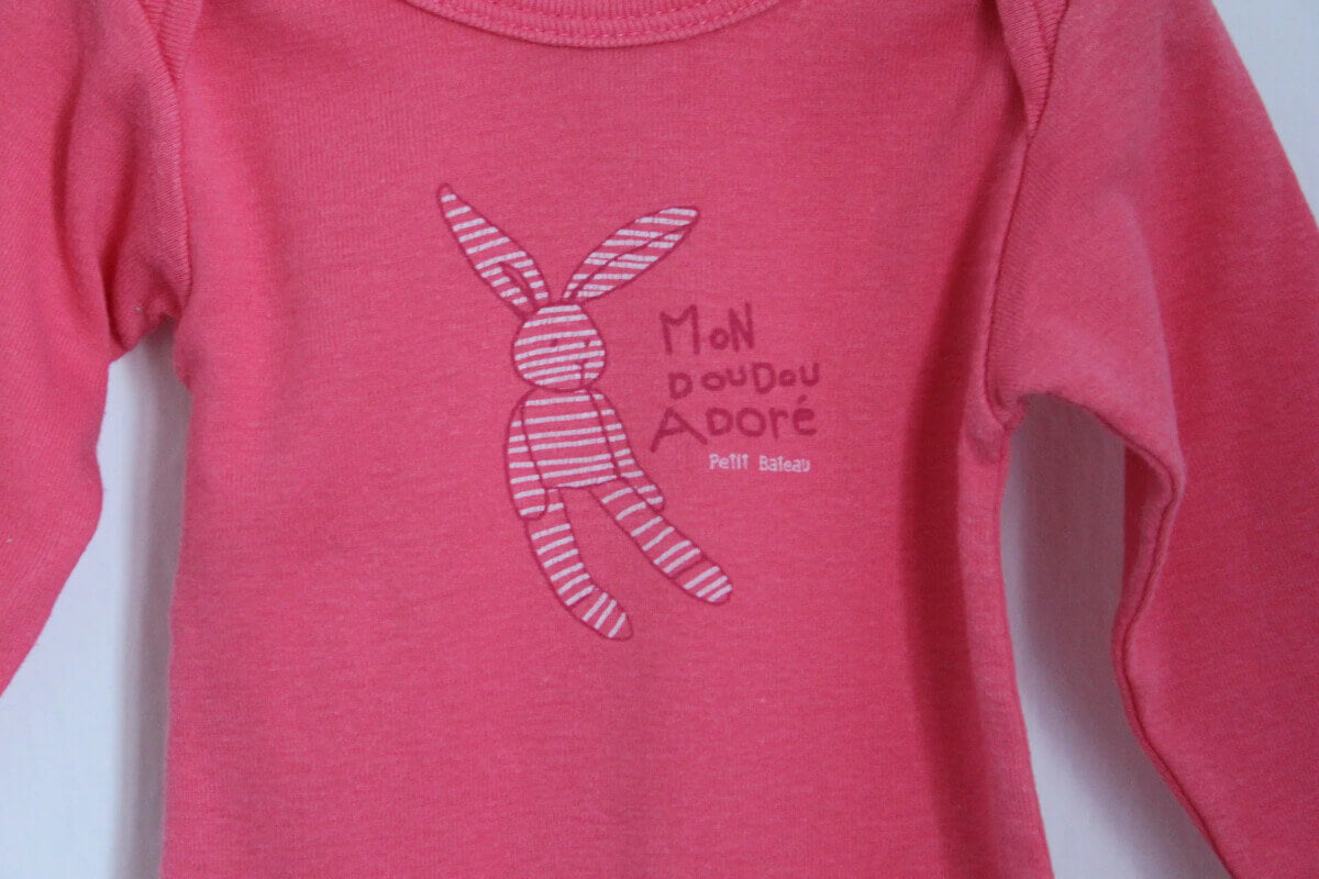 Tweedehands-fuchsia-romper-konijn-lange-mouwen-maat-68-petit-bateau