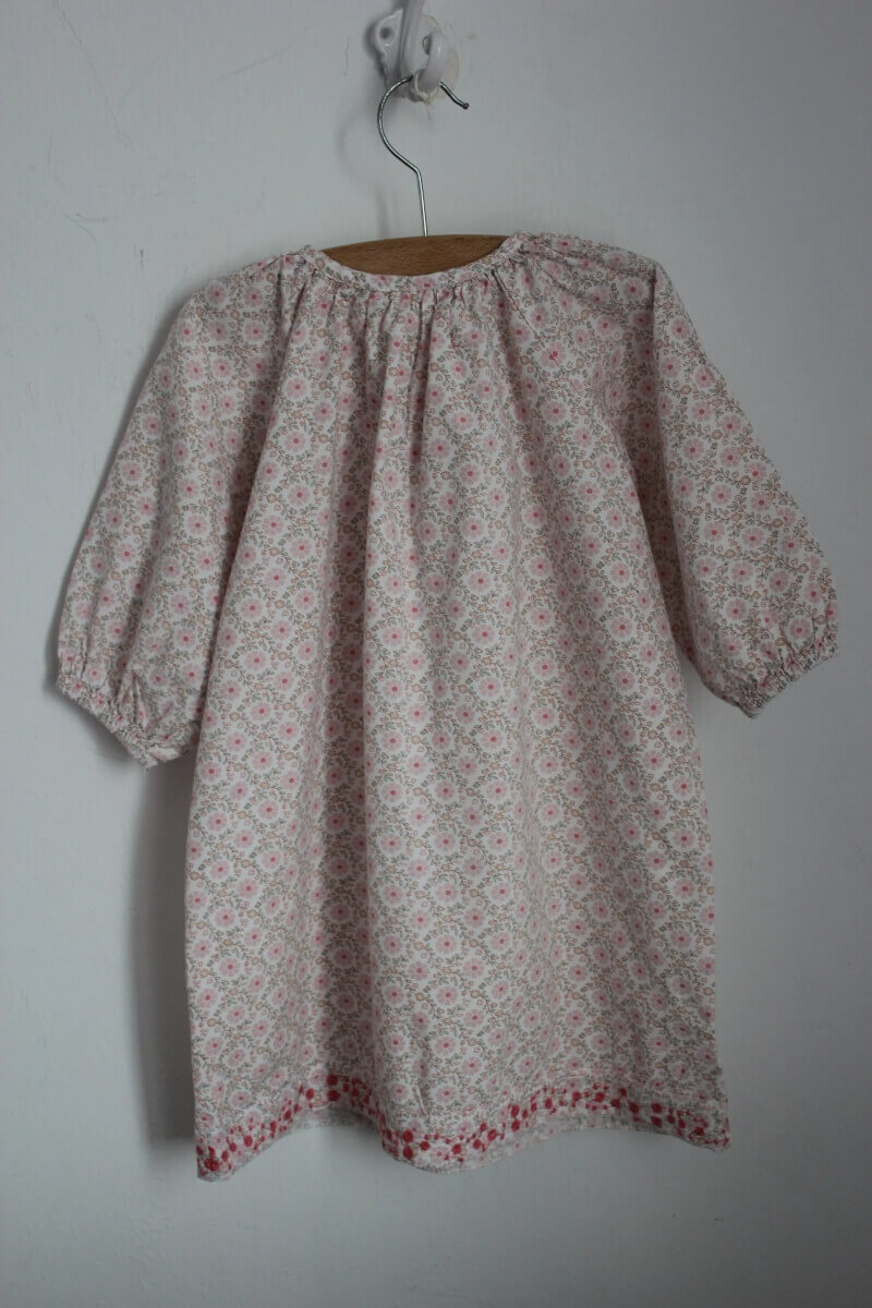 tweedehands-zomerse-jurk-flowerprint-multicolour-driekwart-mouwen-zara-home-maat-86-baby-meisje