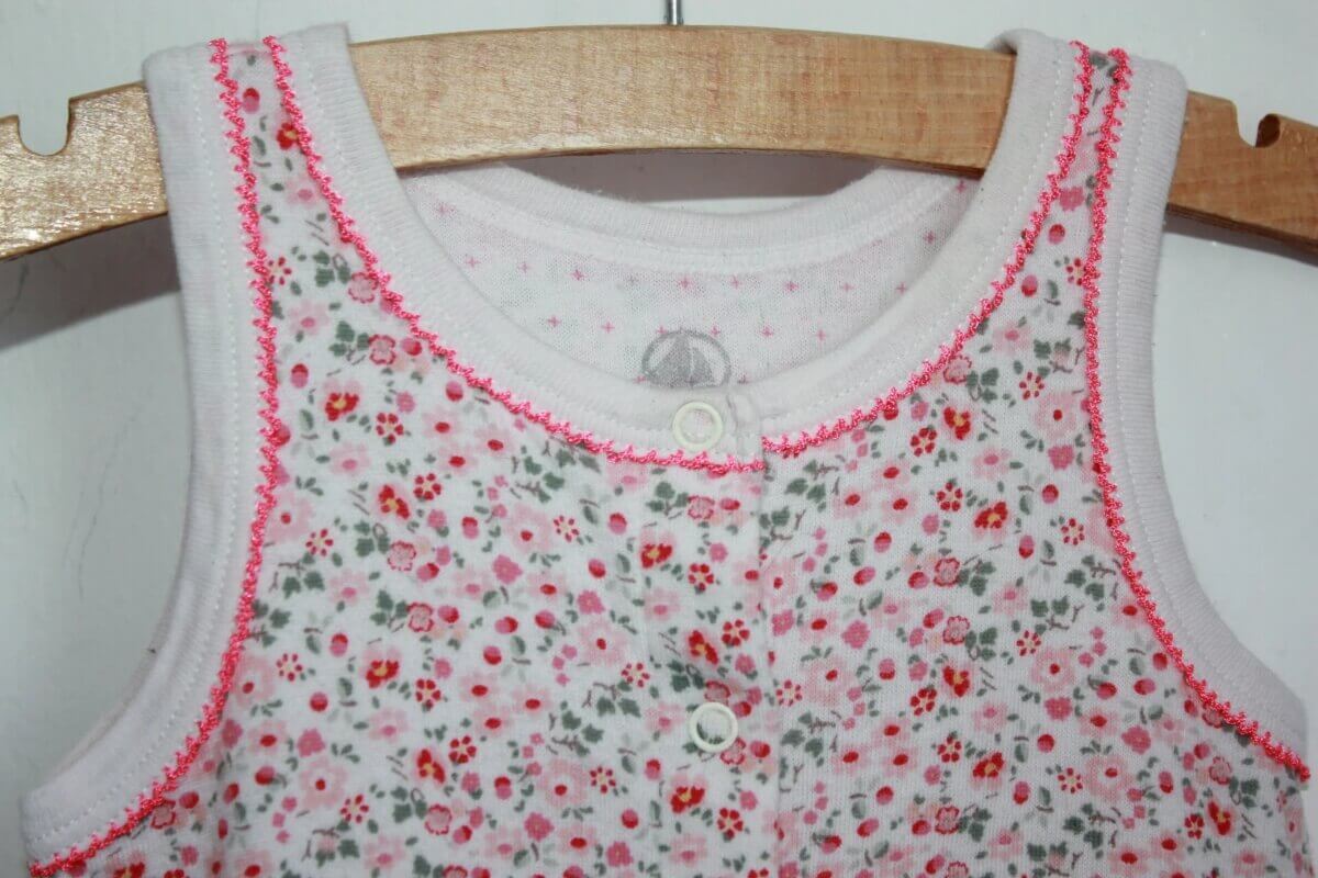 tweedehands-mouwloos-gebloemd-boxpakje-maat-62-petit-bateau