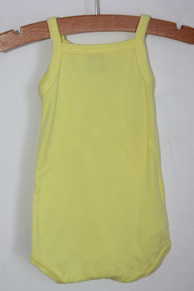tweedehands-gele-romper-schouderbandjes-maat-62-petit-bateau