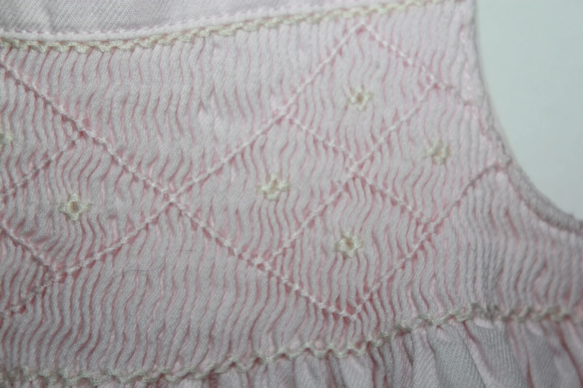 tweedehands-zomerse-lichtroze-gesmokte-mouwloze-jurk-maat-68-baby-meisje-cyrillus