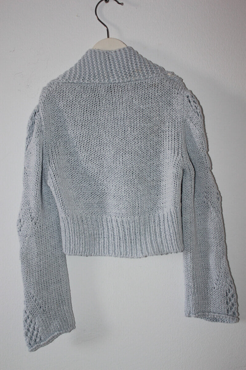 tweedehands-lichtgrijs-ajour-vest-maat-104-meisje-essentiel-antwerp