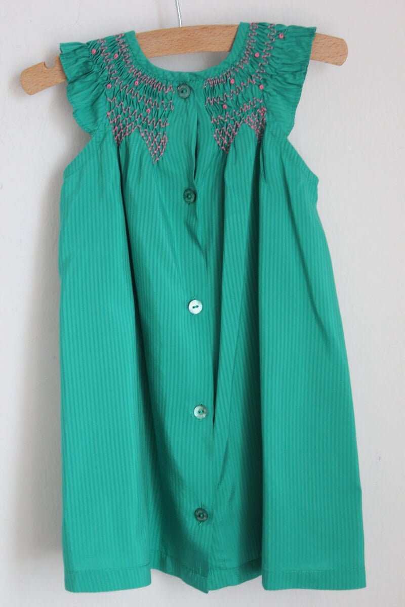 tweedehands-groene-koraalroze-gesmockte-zomerse-mouwloze-jurk-maat-80-baby-meisje-tartine-et-chocolat