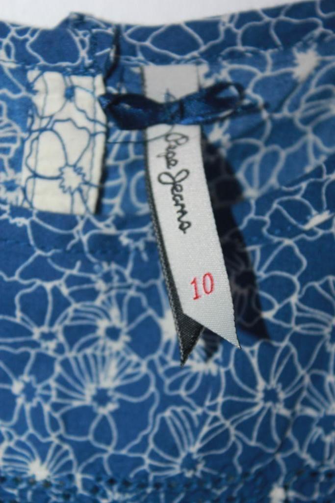 Blauw-witte-jurk-bloemen-lange-mouwen-maat-140-pepe-jeans