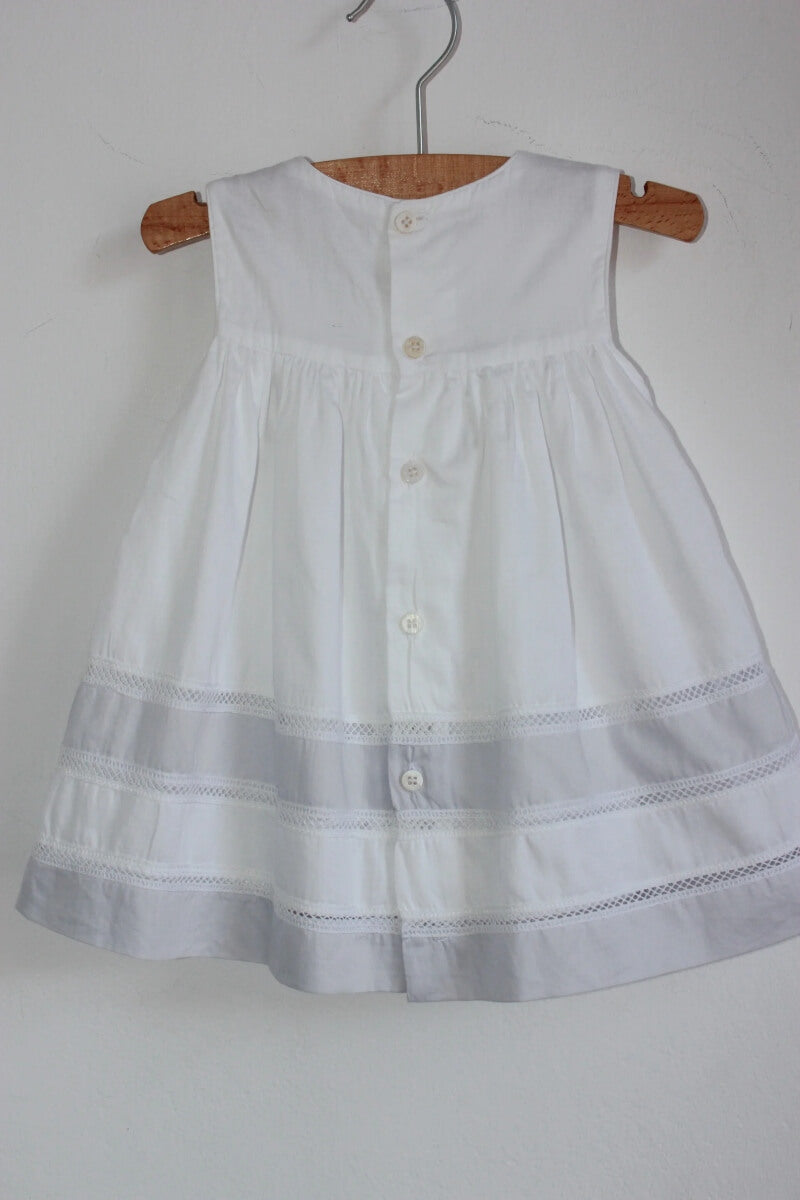 tweedehands-witte-lichtgrijze-mouwloze-jurk-maat-68-mayoral-zomercollectie