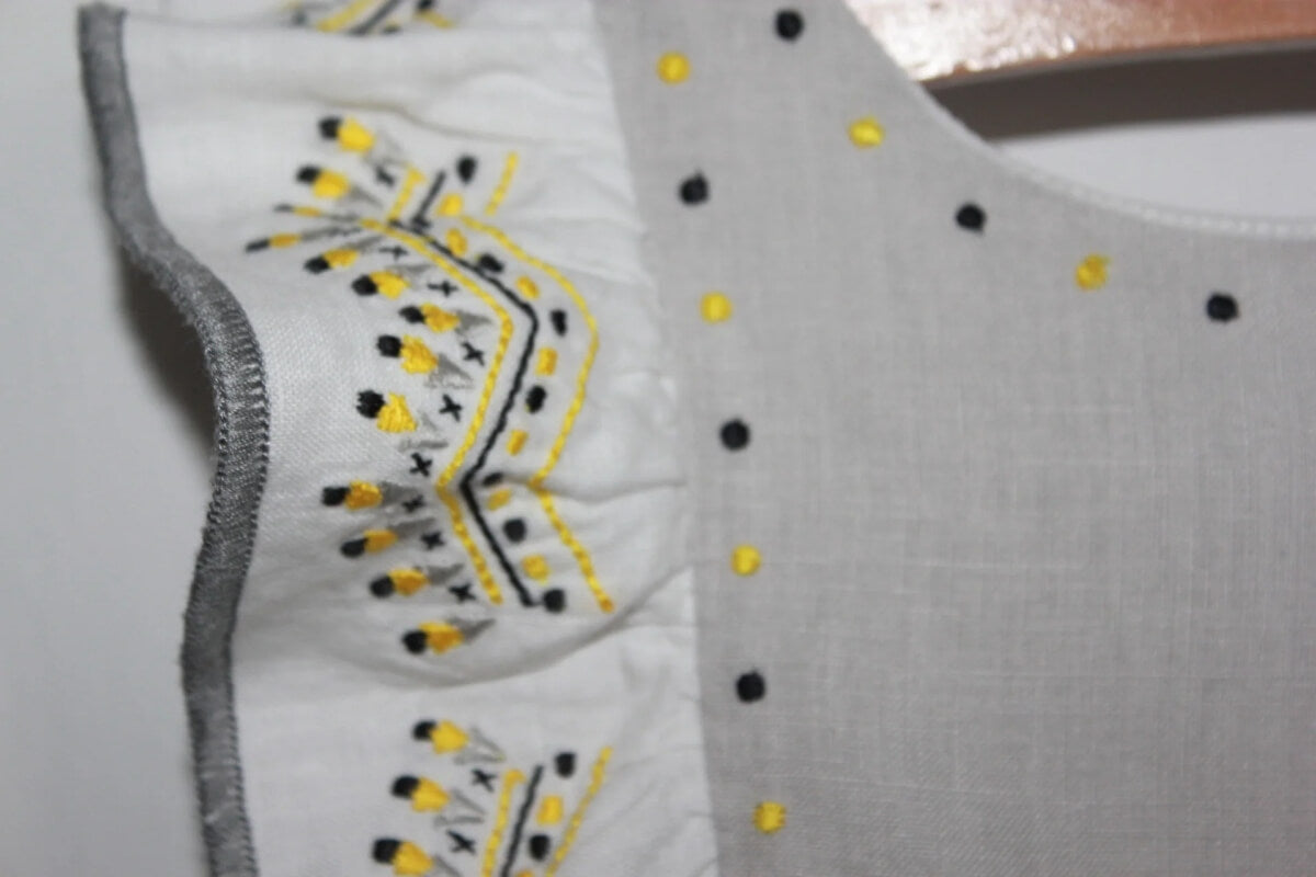tweedehands-witte-gele-grijze-zomerse-jurk-maat-98-meisje-gocco