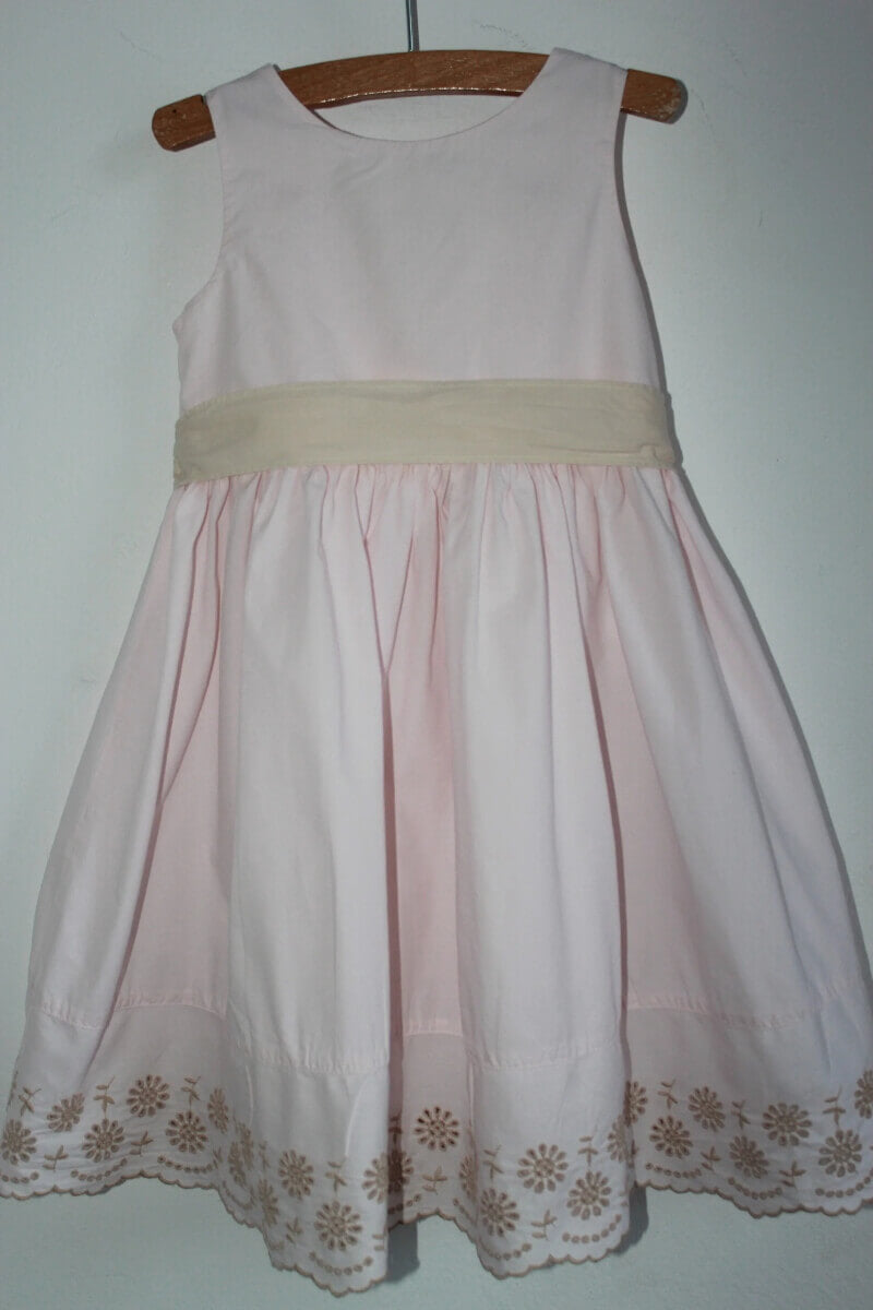 tweedehands-lichtroze-beige-zomerse-mouwloze-jurk-maat-86-baby-meisje-mila-blue