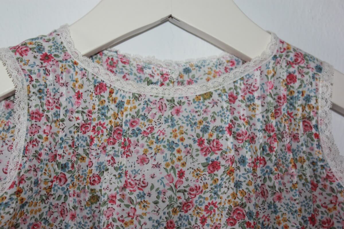 tweedehands-gebloemde-mouwloze-zomerse-jurk-met-bloomer-maat-68-nanos