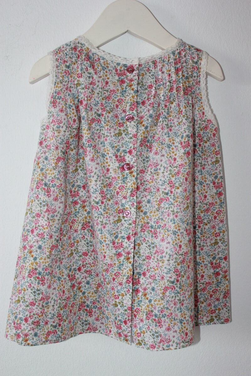 tweedehands-gebloemde-mouwloze-zomerse-jurk-met-bloomer-maat-68-nanos