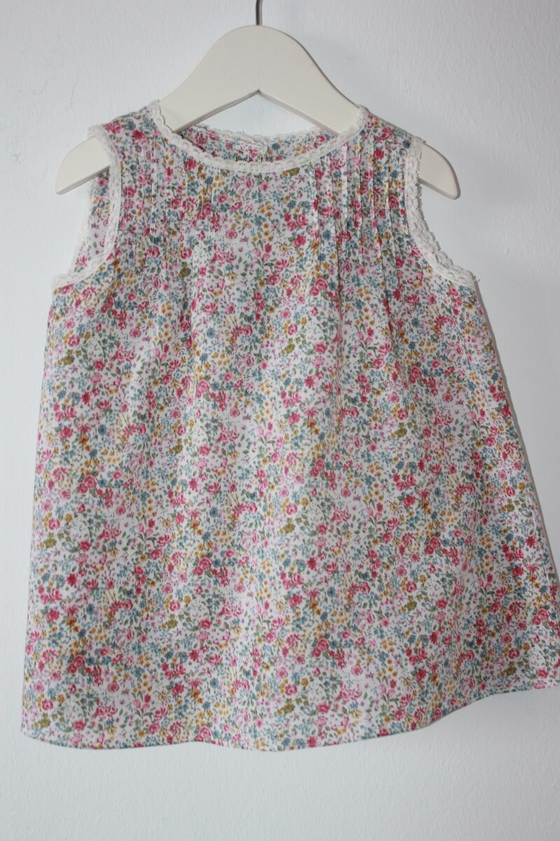 tweedehands-gebloemde-mouwloze-zomerse-jurk-met-bloomer-maat-68-nanos