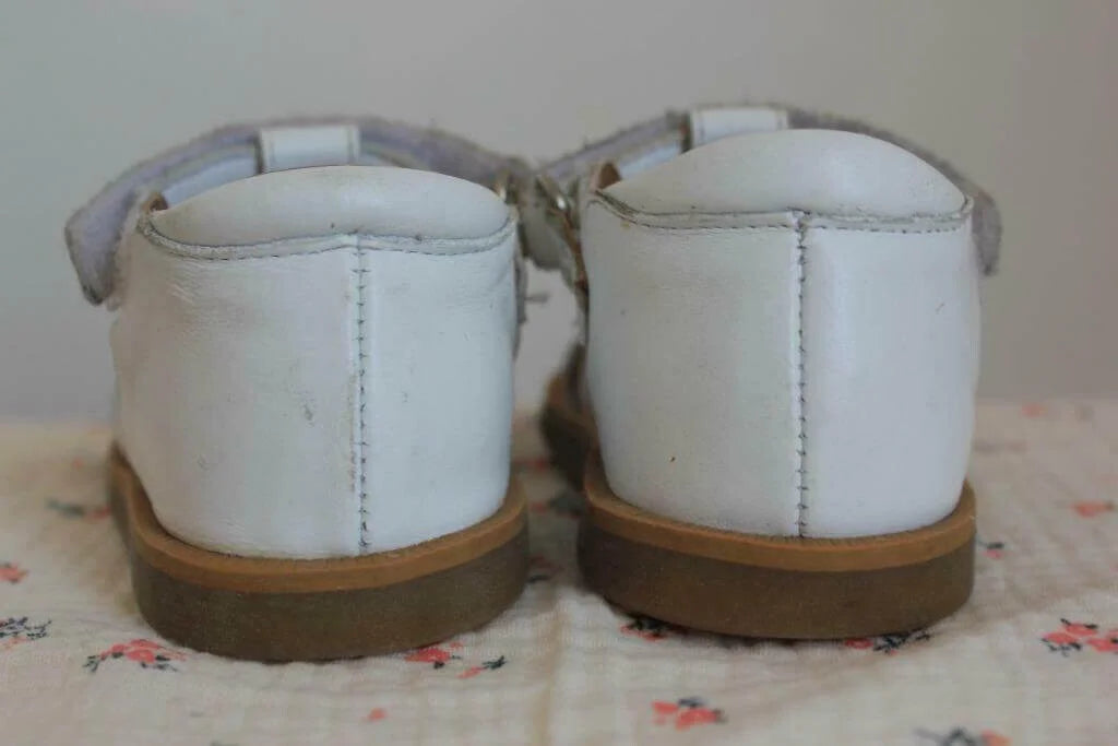 tweedehands-witte-leren-sandalen-maat-23-meisje-pom-d-api