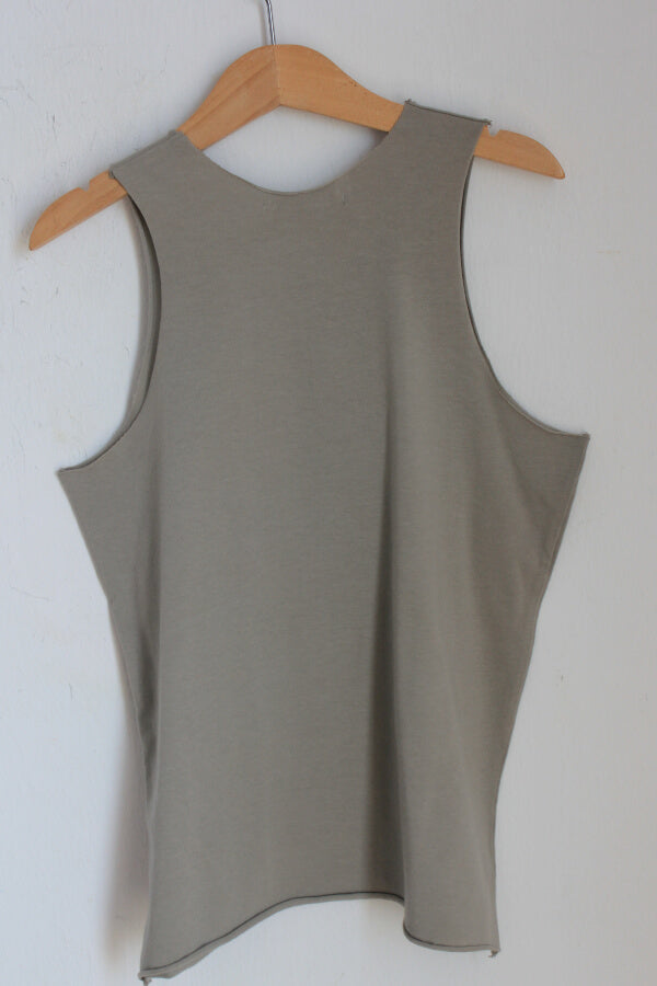 beige-mouwloos-shirt-maat-134-meisje-tapa-tapa