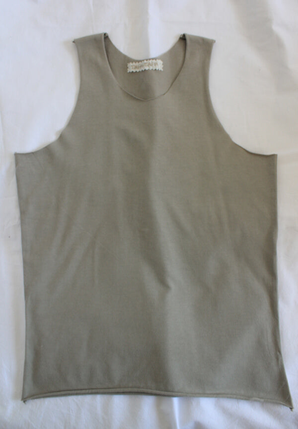 beige-mouwloos-shirt-maat-134-meisje-tapa-tapa