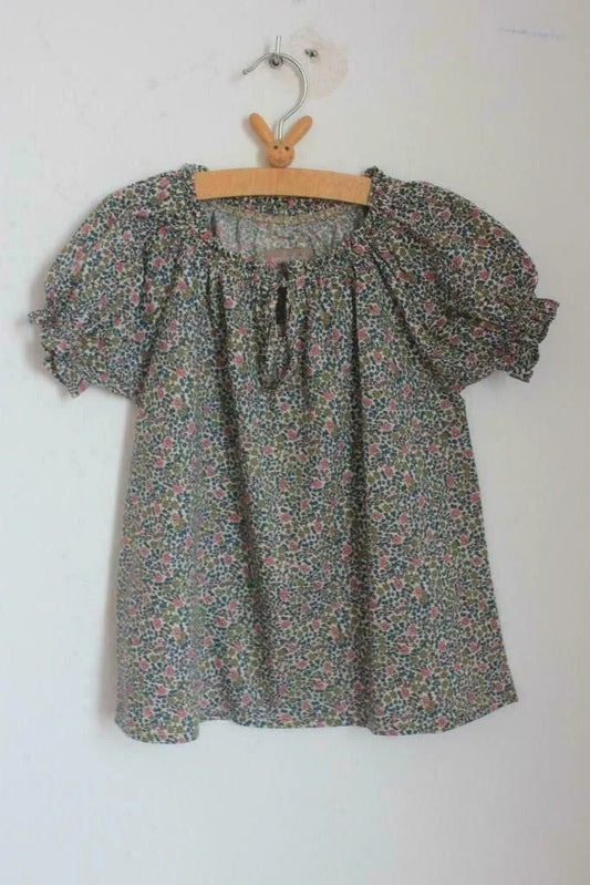 tweedehands zomerse liberty blouse in multicolour met korte mouwen, maat 98-104 voor een meisje van emile et ida