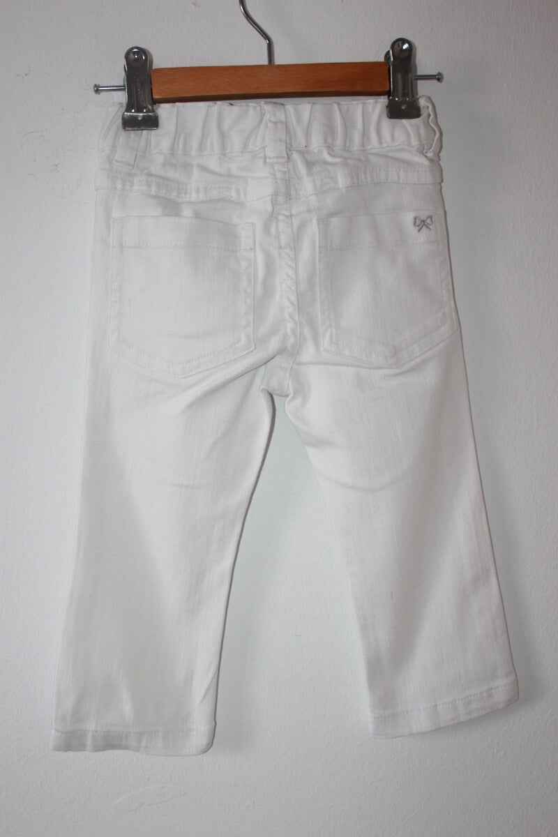 tweedehands witte lange broek van jacadi in maat 80 voor een baby meisje