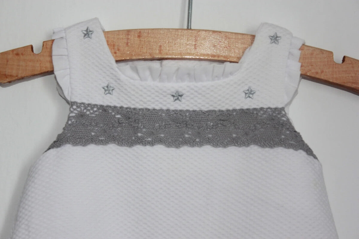 tweedehands-wit-grijs-zomers-pakje-maat-56-baby-meisje-lola-palacios