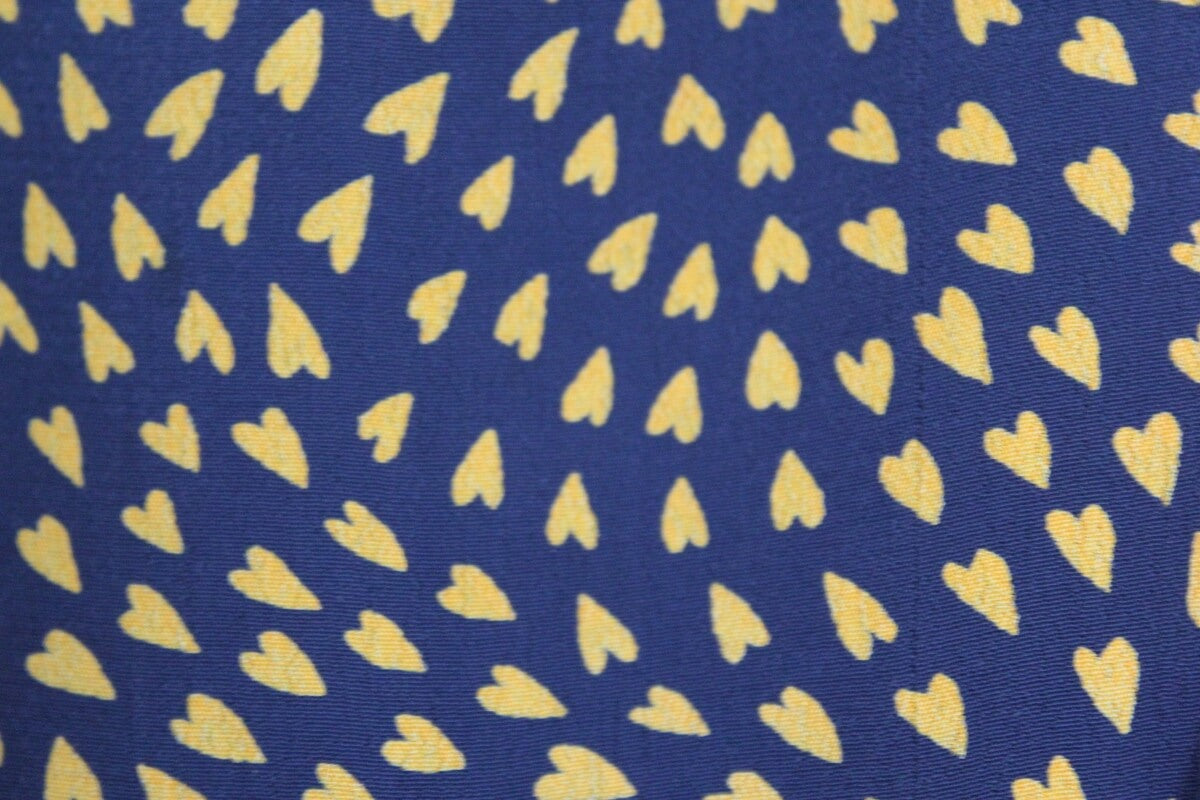 Tweedehands donkerblauwe jurk met mosterdgele hartjes en lange mouwen maat 92-98 van bonpoint