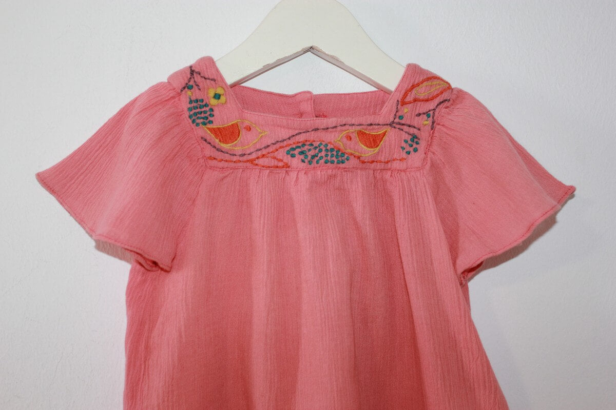 preloved katoenen zomerse koraalroze jurk met korte volantmouwen van wowo paris in maat 62