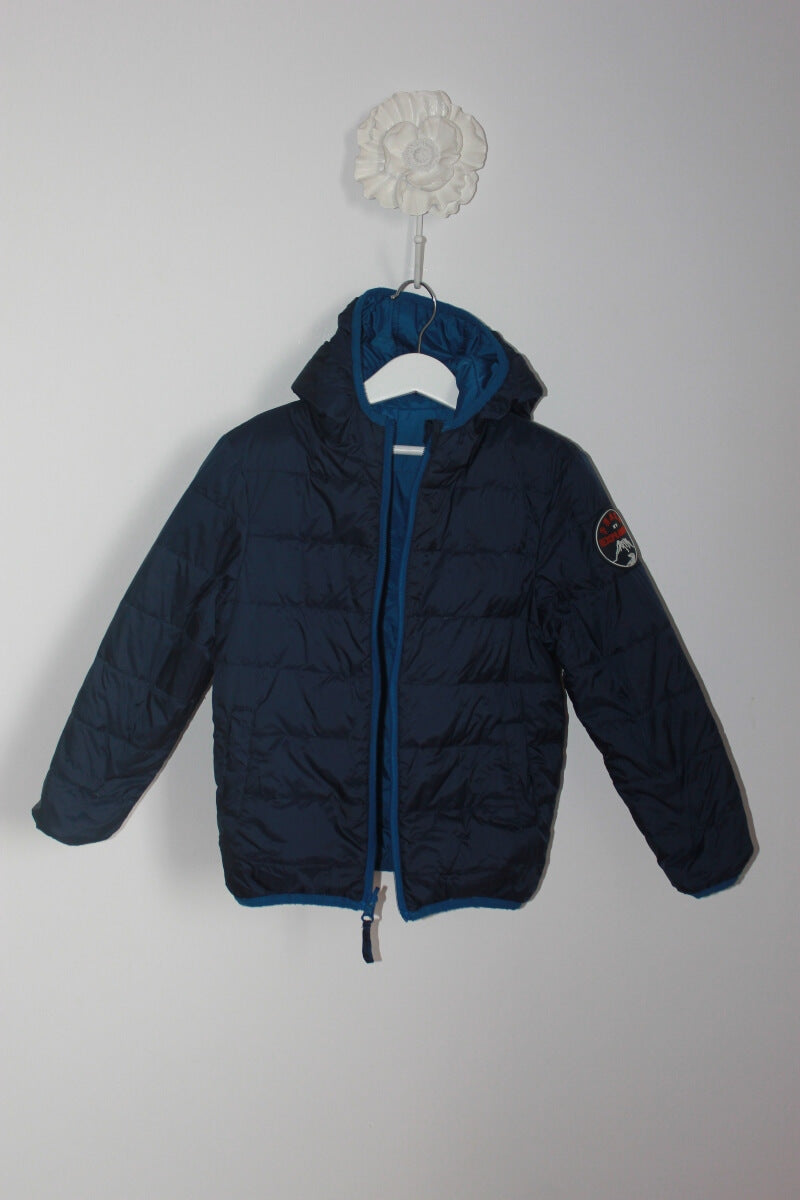 preloved jack met capuchon (aan 2 kanten draagbaar, 1 kant is donkerblauw en de andere een lichtere tint ) van cyrillus in maat 116 