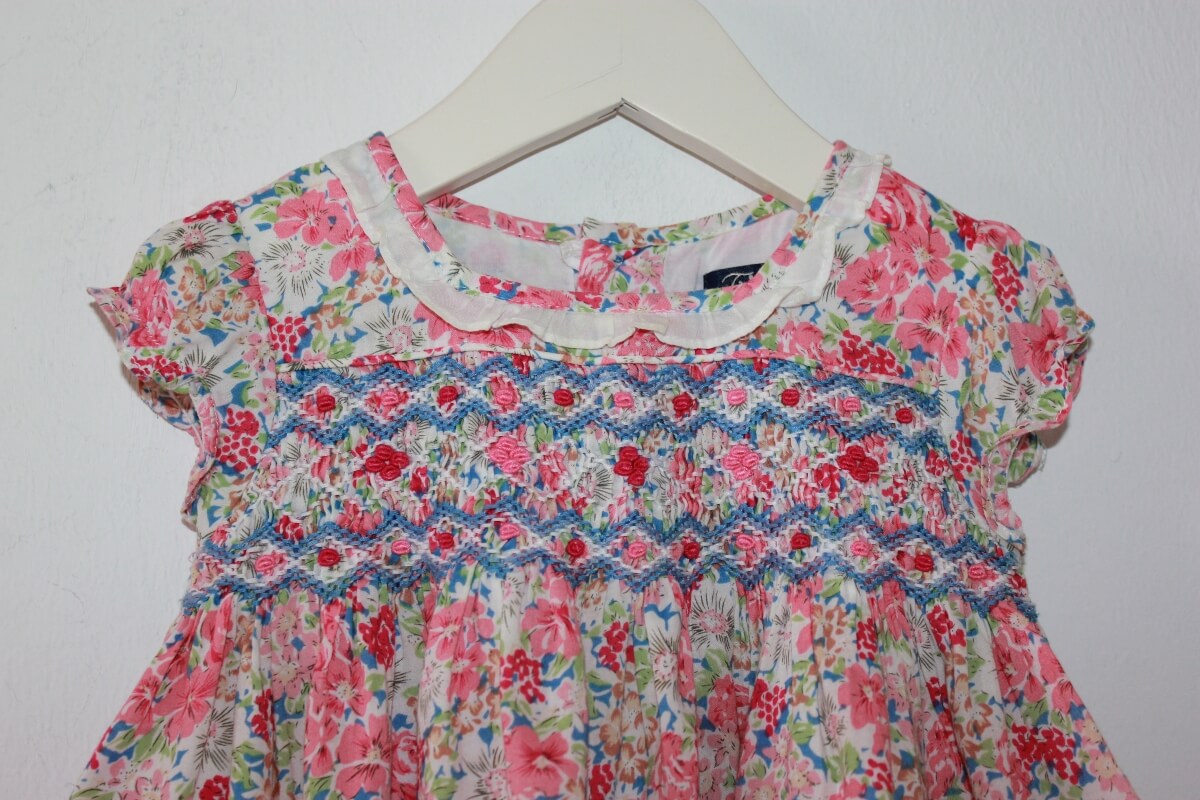 tweedehands-gebloemde-gesmokte-jurk-multicolour-korte-mouwen-maat-68-baby-meisje-tizzas