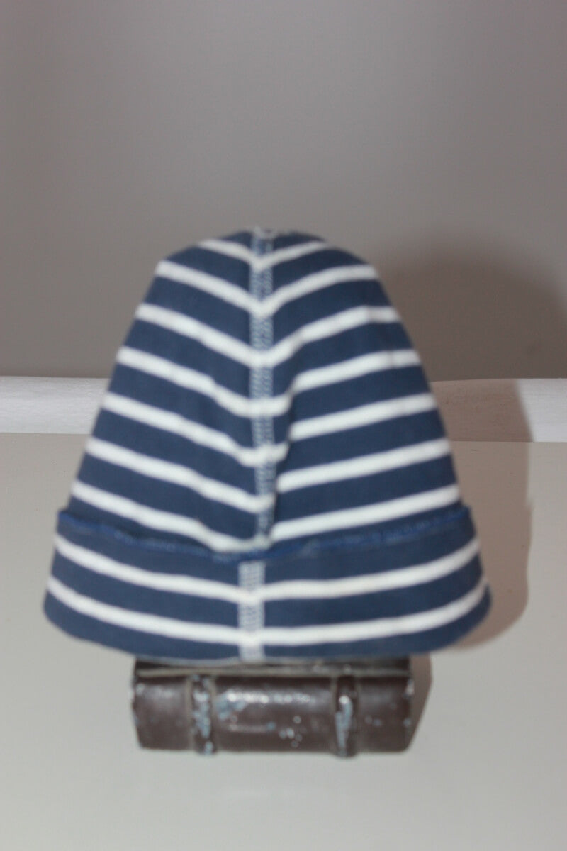 tweedehands unisex donkerblauw met wit gestreepte muts van petit bateau in maat 6 maanden