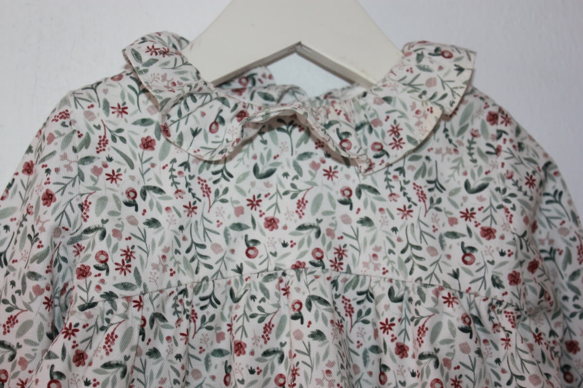tweedehands-gebloemde-blouse-multicolour-lange-mouwen-volantkraag-maat-68-baby-meisje-tex