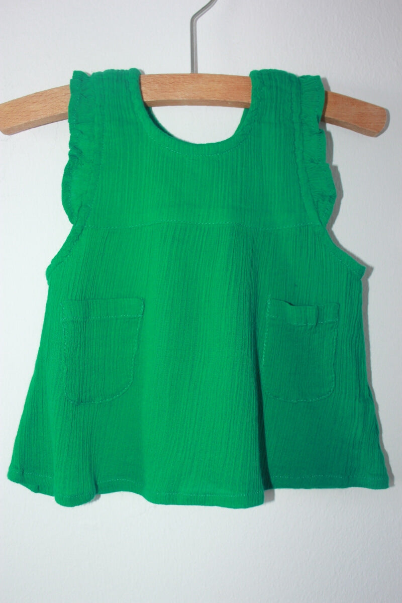 preloved katoenen zomerse groene mouwloze blouse van wowo paris in maat 62 voor een baby meisje
